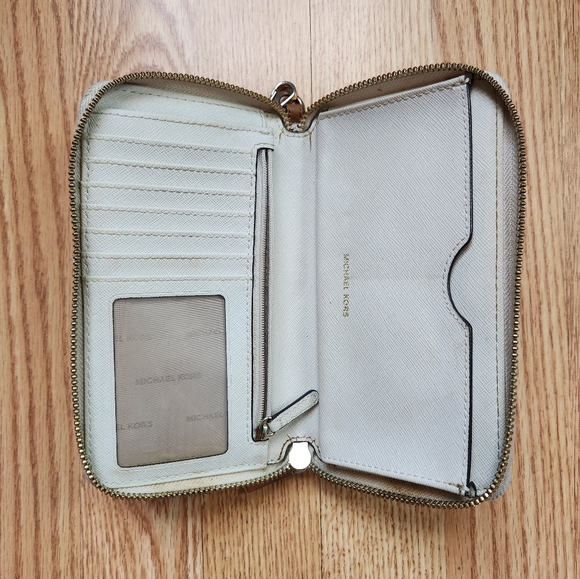 Michael Kors Wristlet - Picture 4 of 6